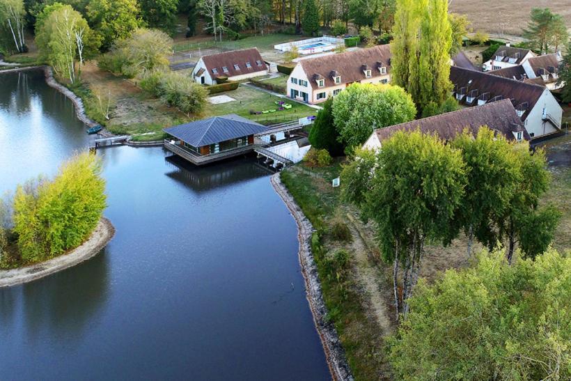 Ternelia Village Vacances Sainte Montaine Bagian luar foto